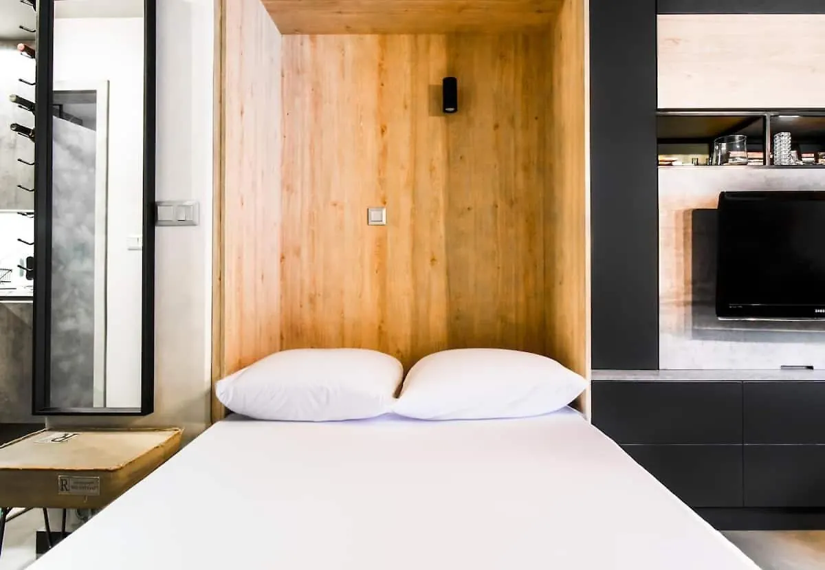 Compact Studio For Digital Nomads, Fast Wifi, Ac Sofya