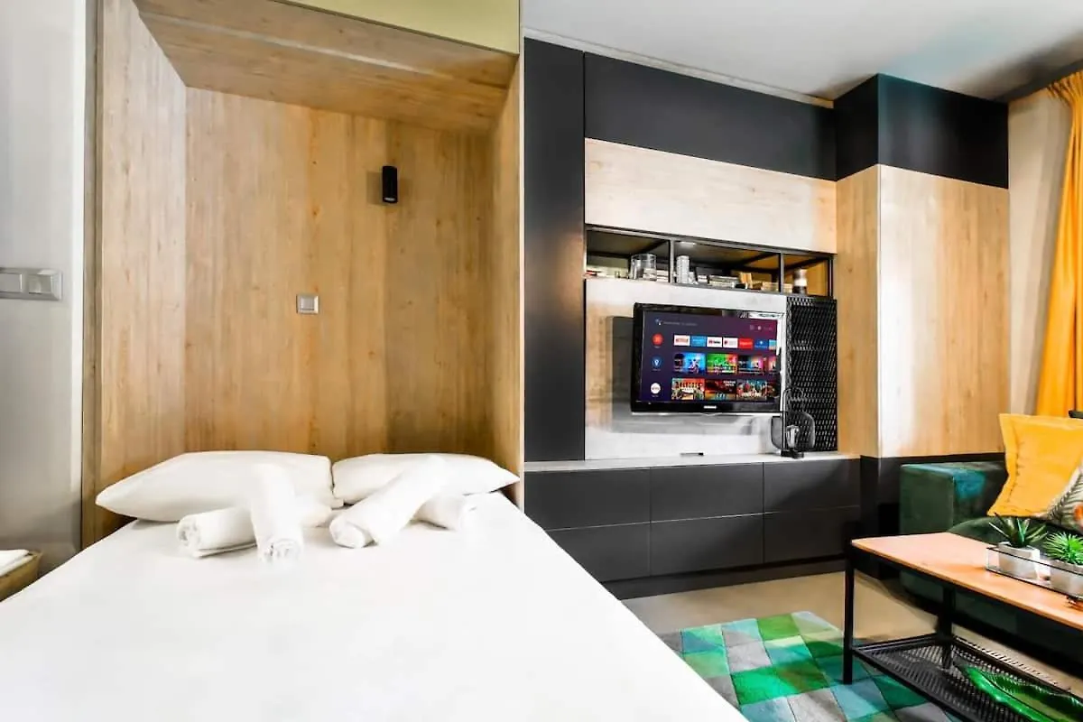 Daire Compact Studio For Digital Nomads, Fast Wifi, Ac Sofya